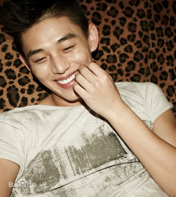 刘亚仁(Yoo Ah In、ユアイン)百变型男前后照片
