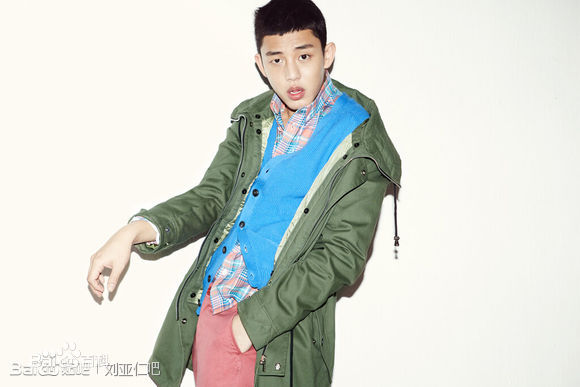 刘亚仁(Yoo Ah In、ユアイン)百变型男前后照片