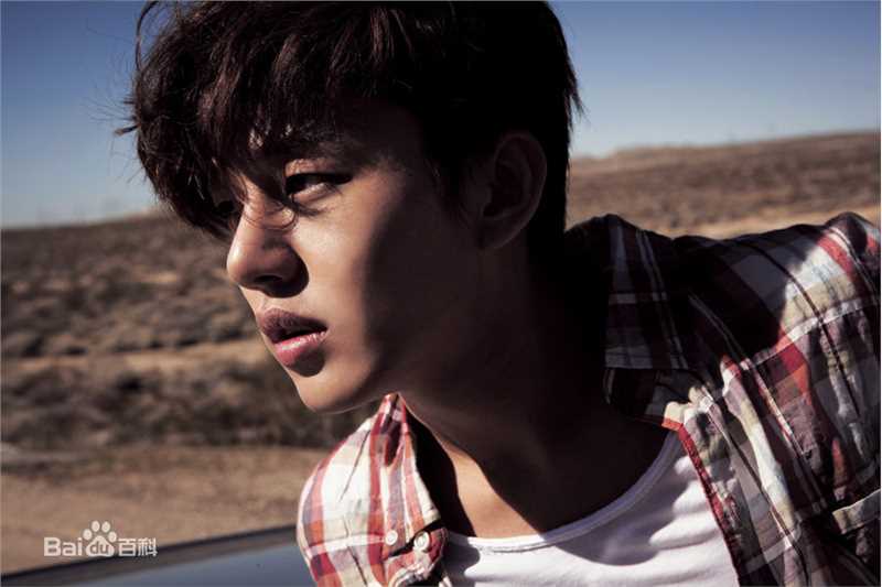 刘亚仁(Yoo Ah In、ユアイン)百变型男前后照片