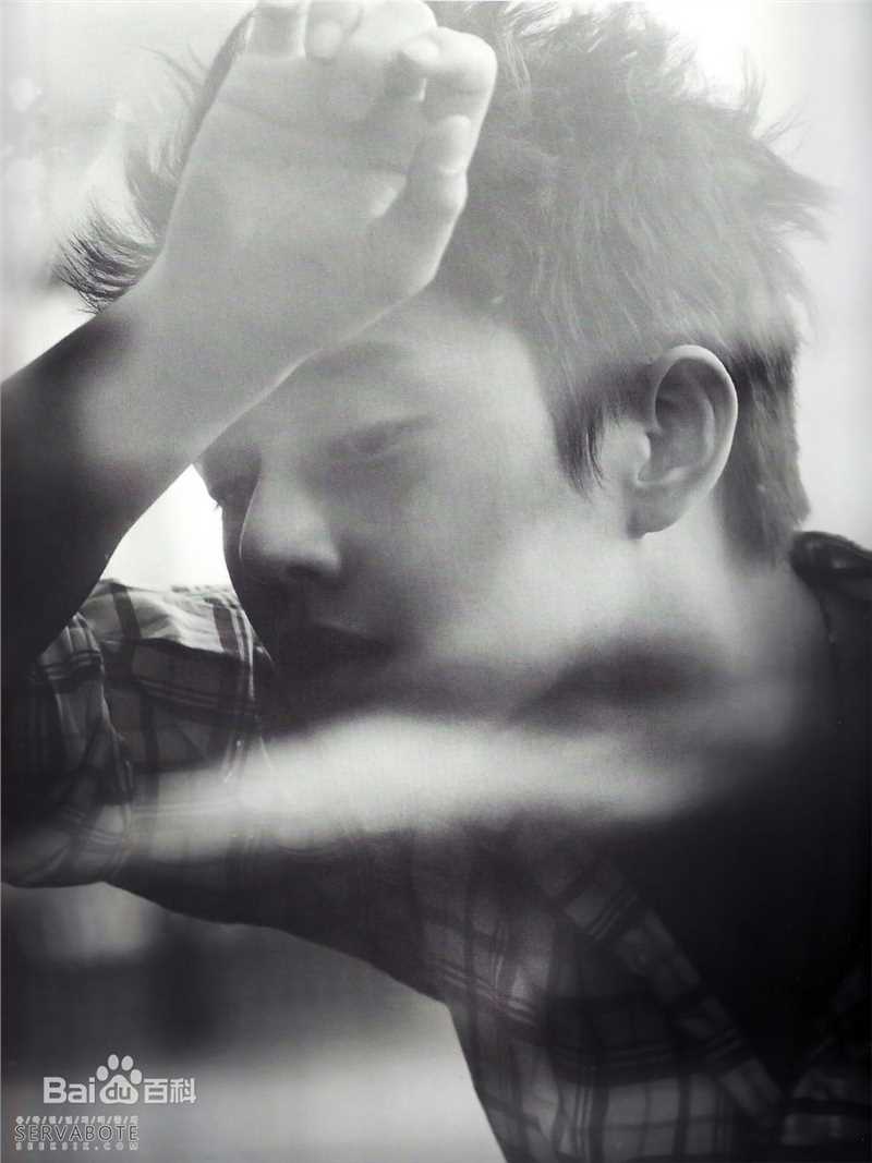 刘亚仁(Yoo Ah In、ユアイン)百变型男前后照片