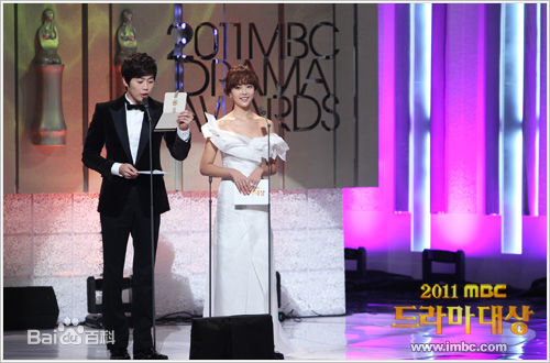 金载沅(，Kim Jae-Won，キム ジェウォン)颁奖礼前后照片图集
