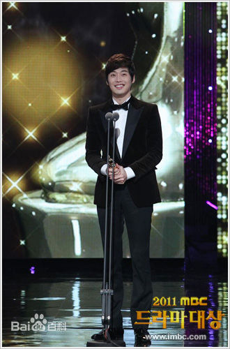 金载沅(，Kim Jae-Won，キム ジェウォン)颁奖礼前后照片图集