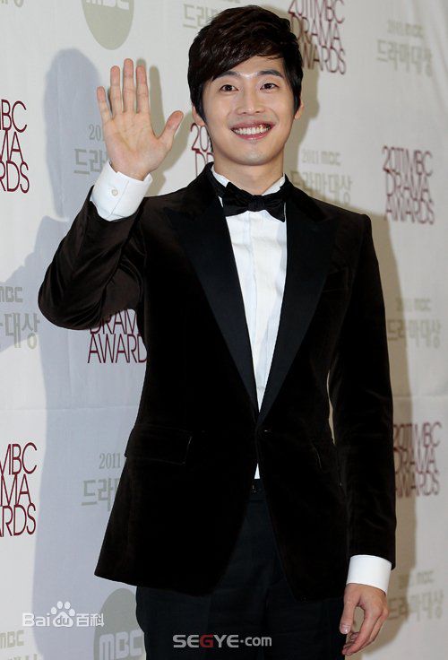 金载沅(，Kim Jae-Won，キム ジェウォン)颁奖礼前后照片图集