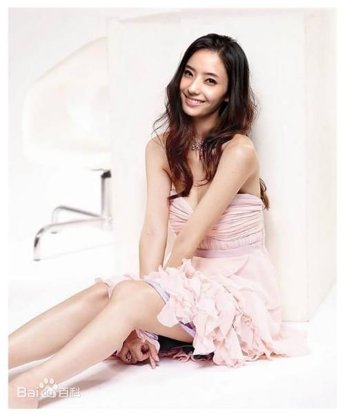 最新韩彩英(Han Chae Young、)性感图片