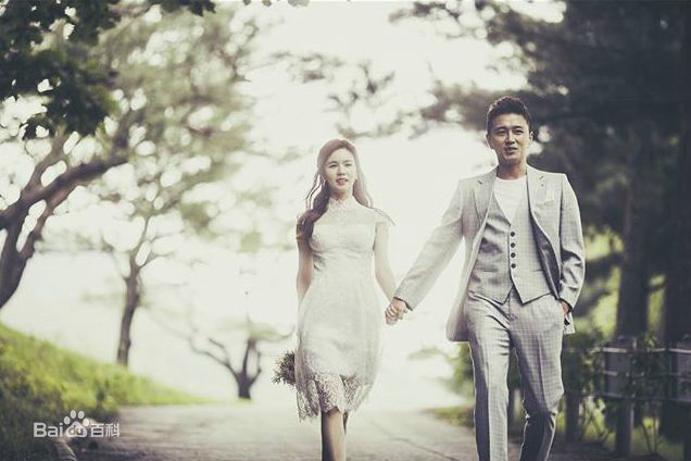 朴诗恩(Park Si Eun)和陈泰贤婚纱照图片图集