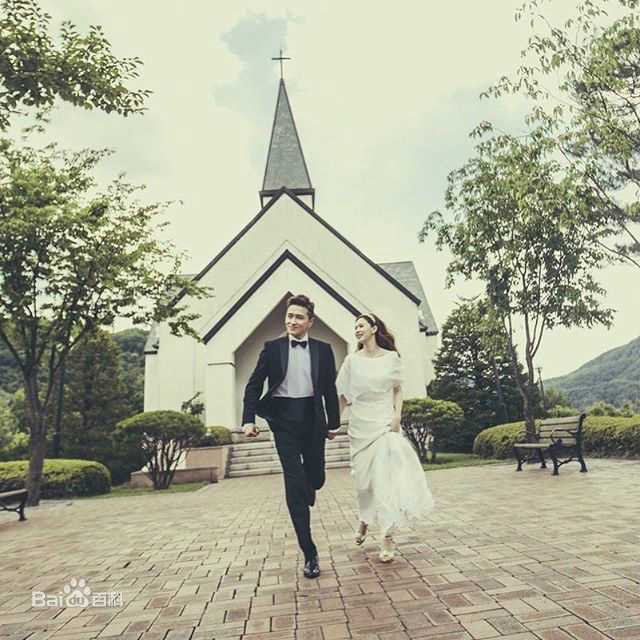 朴诗恩(Park Si Eun)和陈泰贤婚纱照图片图集