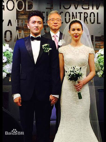 朴诗恩(Park Si Eun)和陈泰贤婚纱照图片图集