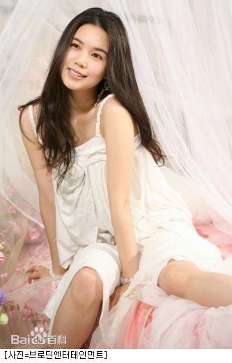 朴诗恩(Park Si Eun)最优质杂志相册