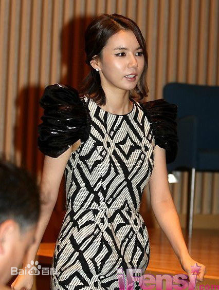 朴诗恩(Park Si Eun)最优质杂志相册