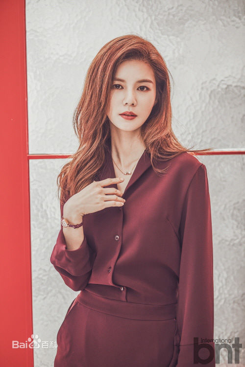 朴诗恩(Park Si Eun)最优质杂志相册