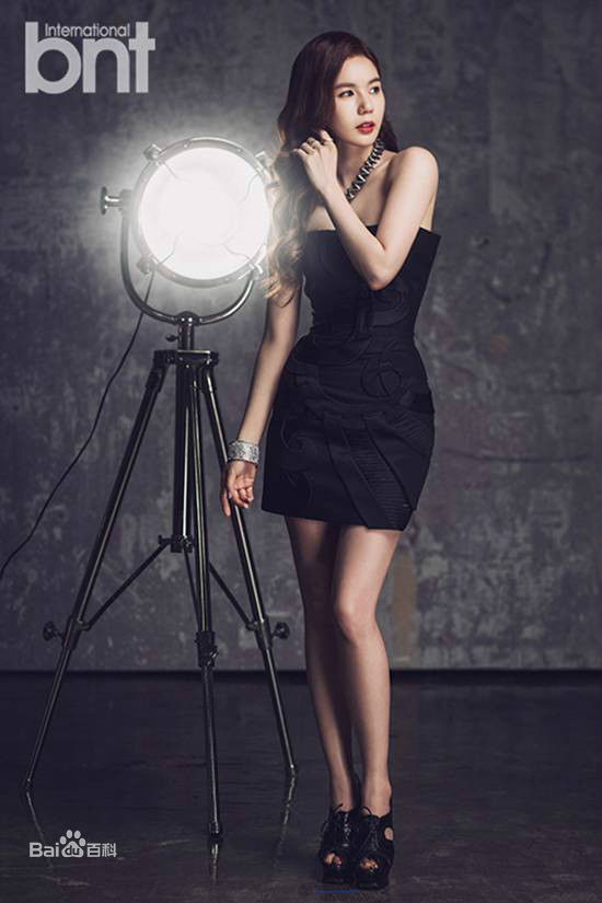 朴诗恩(Park Si Eun)最优质杂志相册