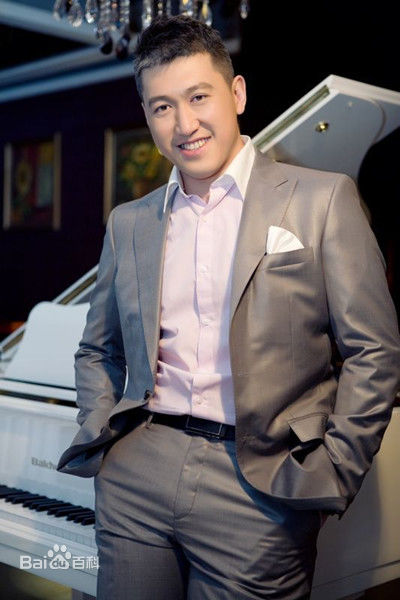 赵龙豪西装照性感图片图集