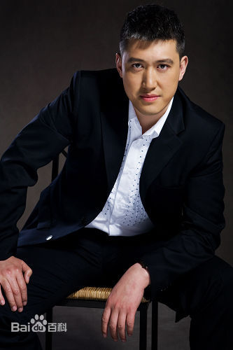 赵龙豪西装照性感图片图集