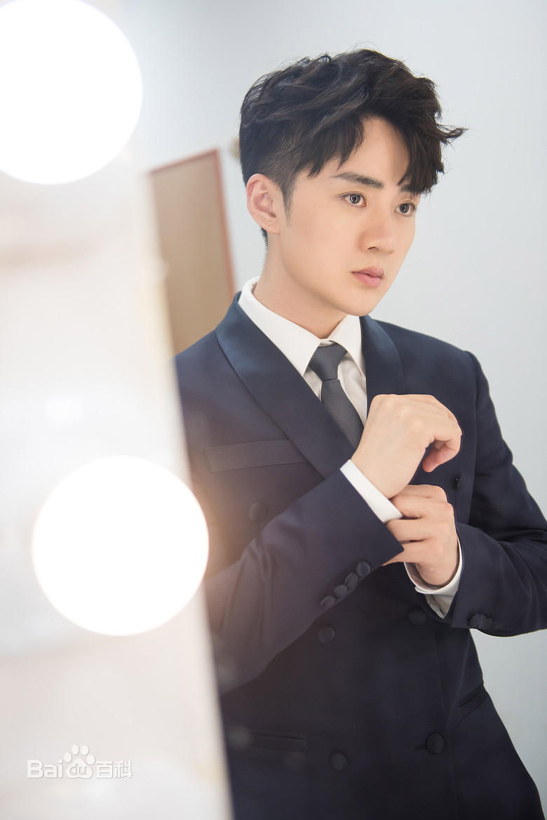 余少群西装照图片图集