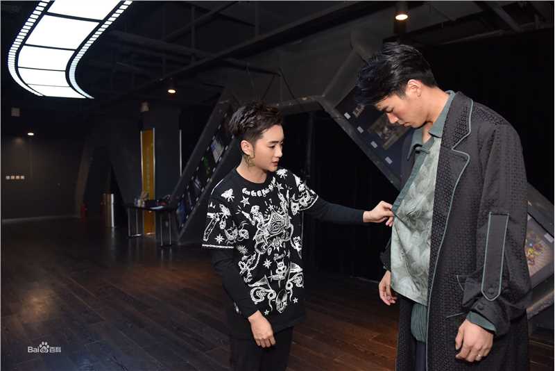 余少群街拍时刻壁纸壁纸