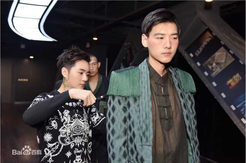 余少群街拍时刻壁纸壁纸