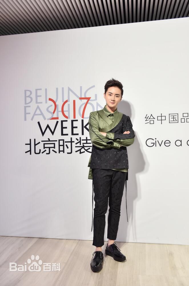 余少群街拍时刻壁纸壁纸