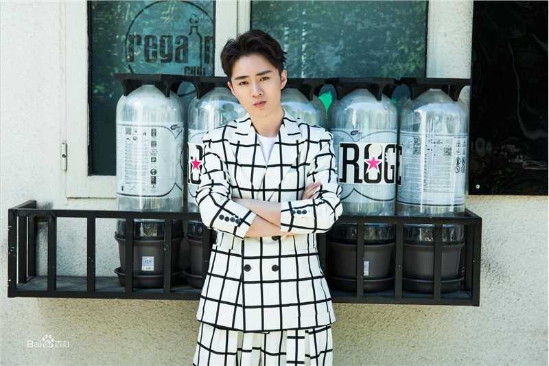 余少群最全时尚壁纸