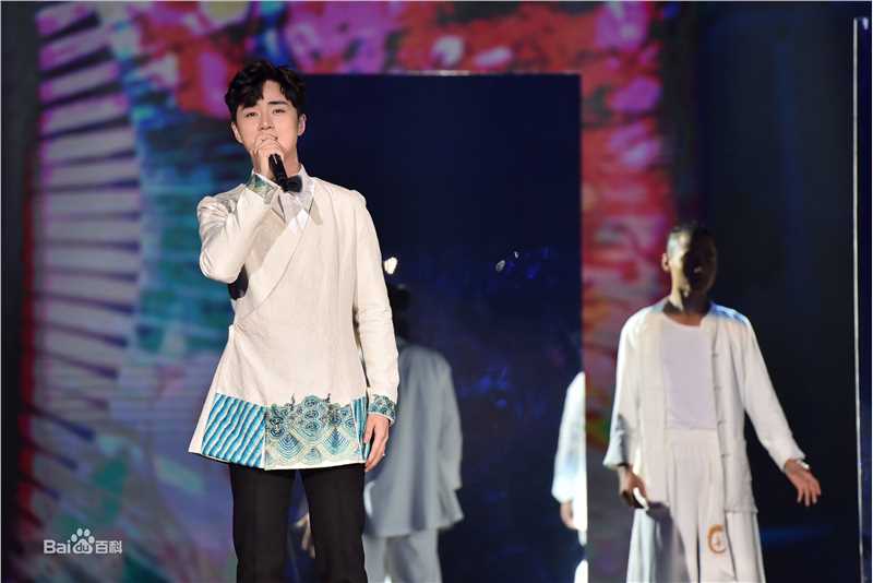 余少群活动照性感图片壁纸