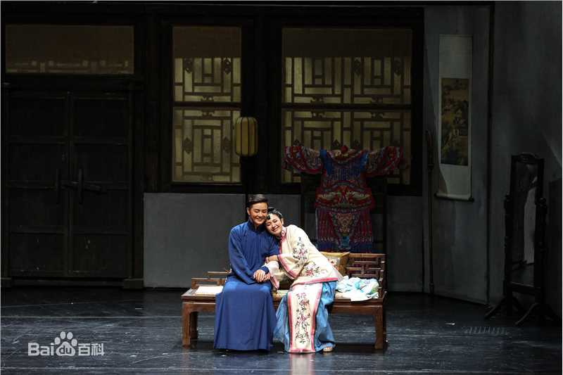 余少群活动照性感图片壁纸