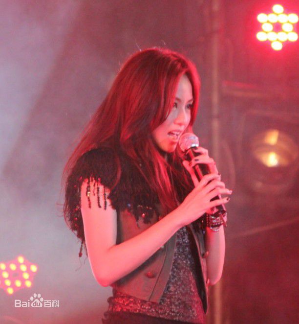 邓丽欣(Stephy Tang)2011活动照壁纸壁纸