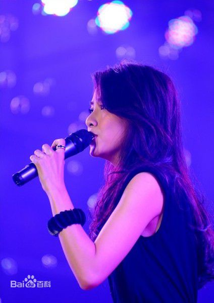 邓丽欣(Stephy Tang)2011活动照壁纸壁纸
