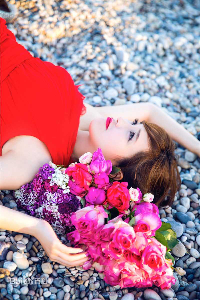 金莎(Kym)香水美图壁纸壁纸