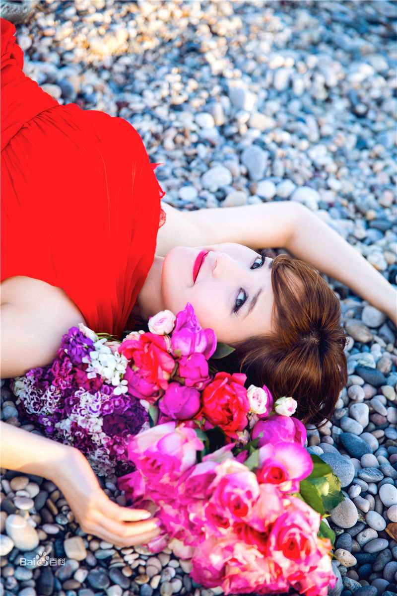 金莎(Kym)香水美图壁纸壁纸