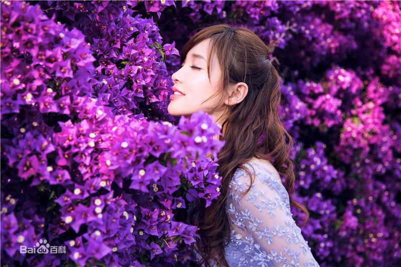 金莎(Kym)香水美图壁纸壁纸