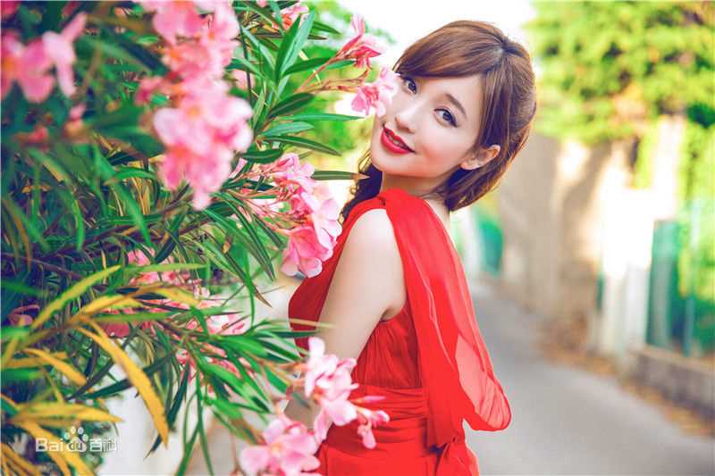 金莎(Kym)香水美图壁纸壁纸