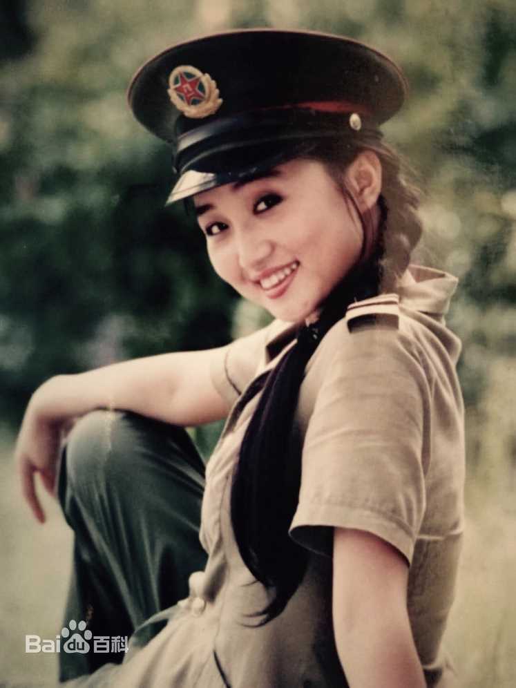 符莹(aduo)文艺兵时期图片图册