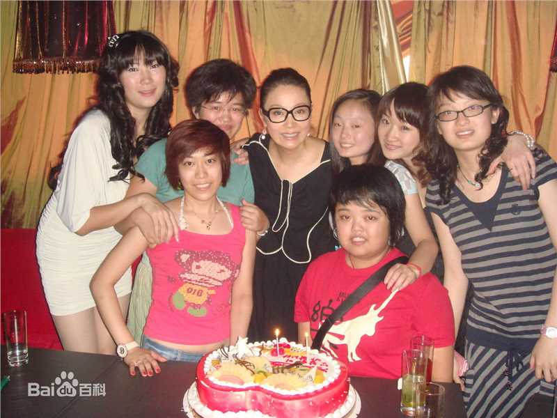 邬倩倩出席活动素颜照相册