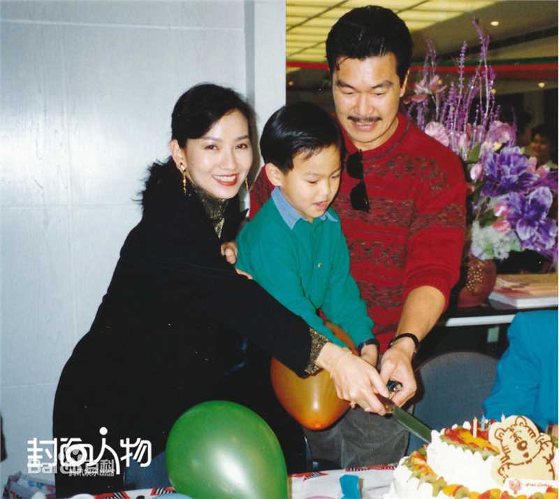 赵雅芝(Angie Chiu)与家人素颜照相册