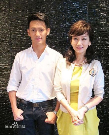 赵雅芝(Angie Chiu)与家人素颜照相册