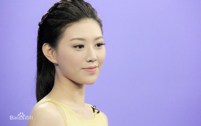 侯梦瑶出席活动性感图片壁纸