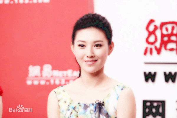 侯梦瑶出席活动性感图片壁纸