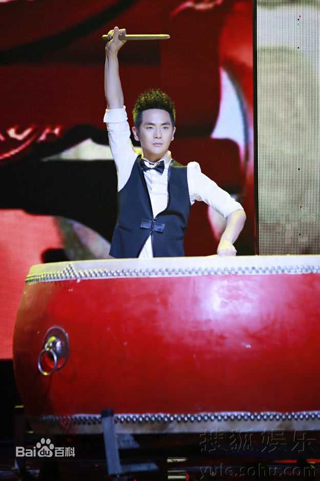 张晓龙活动照生活照