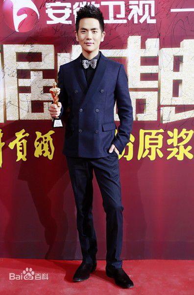 张晓龙活动照生活照