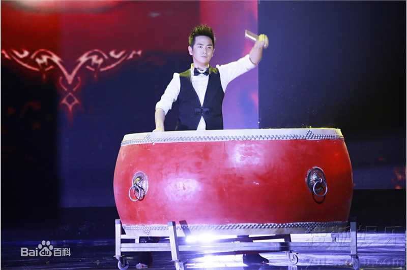 张晓龙活动照生活照