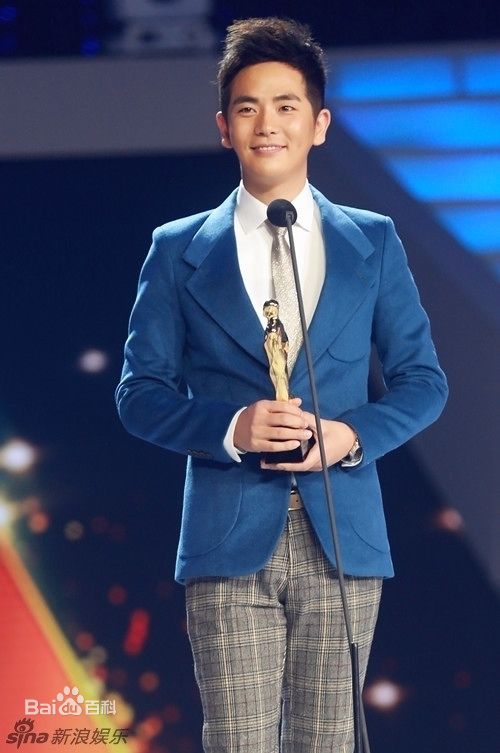 张晓龙活动照生活照