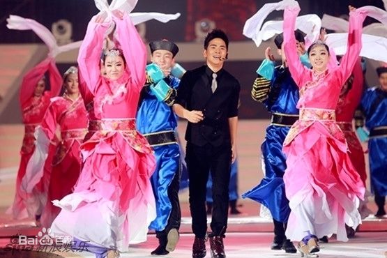 张晓龙活动照生活照