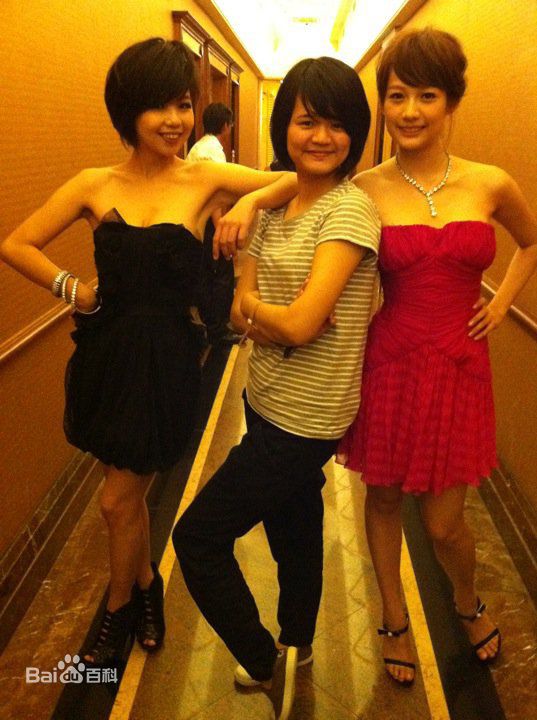 最新简嫚书性感图片