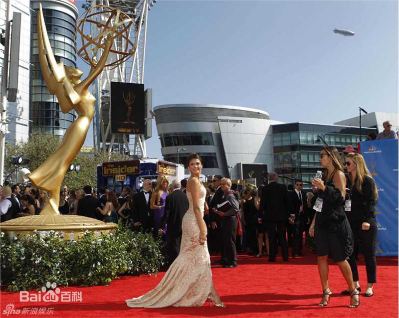 妮娜·杜波夫(Nina Dobrev)-出席活动照生活照相册