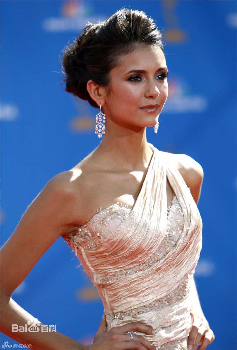 妮娜·杜波夫(Nina Dobrev)-出席活动照生活照相册