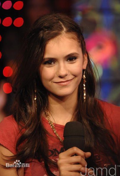 妮娜·杜波夫(Nina Dobrev)生活照素颜照相册