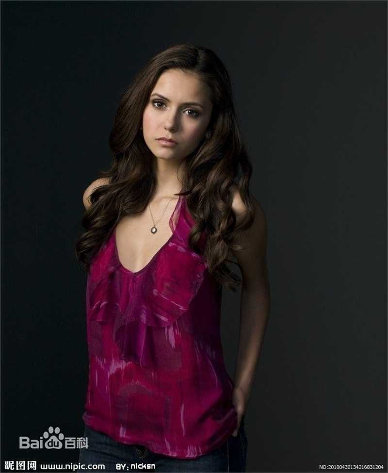 妮娜·杜波夫(Nina Dobrev)生活照素颜照相册