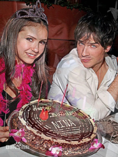 妮娜·杜波夫(Nina Dobrev)生活照素颜照相册