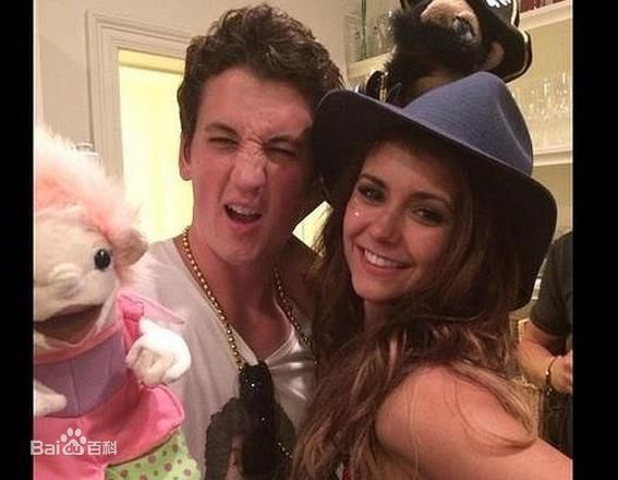 妮娜·杜波夫(Nina Dobrev)生活照素颜照相册