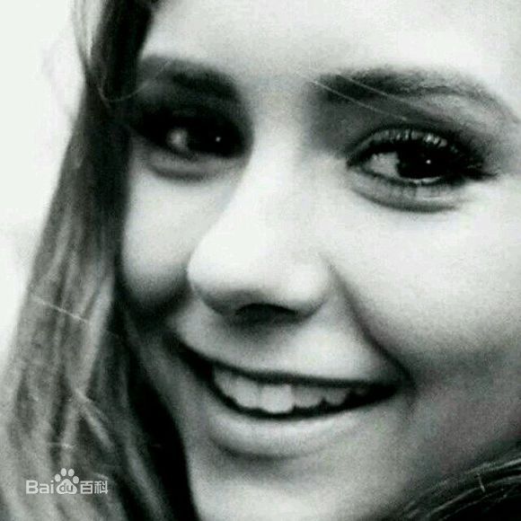 妮娜·杜波夫(Nina Dobrev)生活照素颜照相册