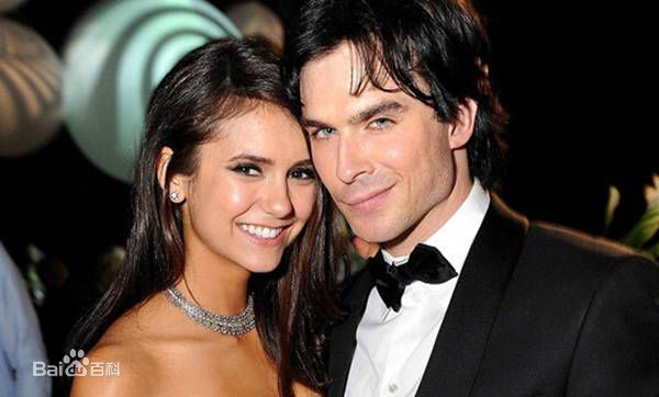 妮娜·杜波夫(Nina Dobrev)生活照素颜照相册